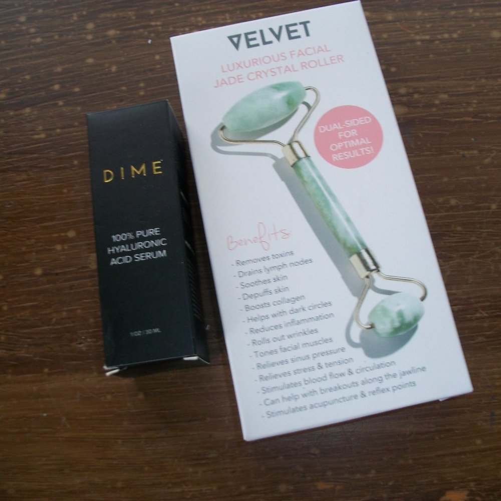 NIB DIME Hyaluronic Serum and Velvet Jade Roller